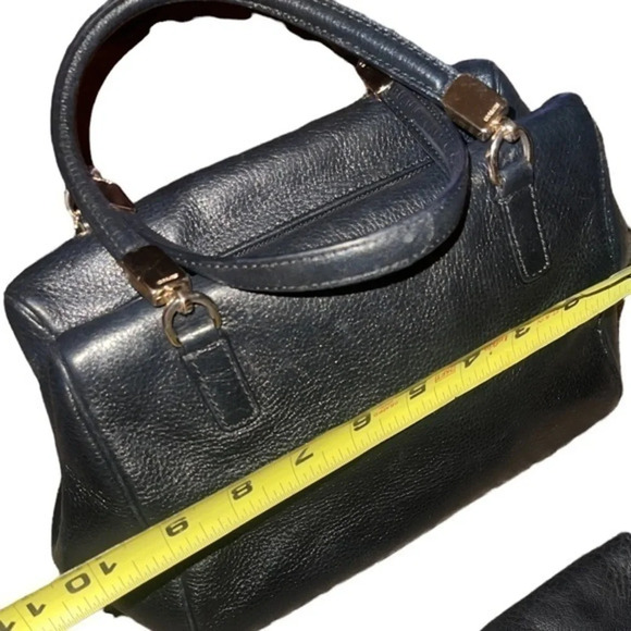 COACH PURSE. Super cute - Picture 3 of 15